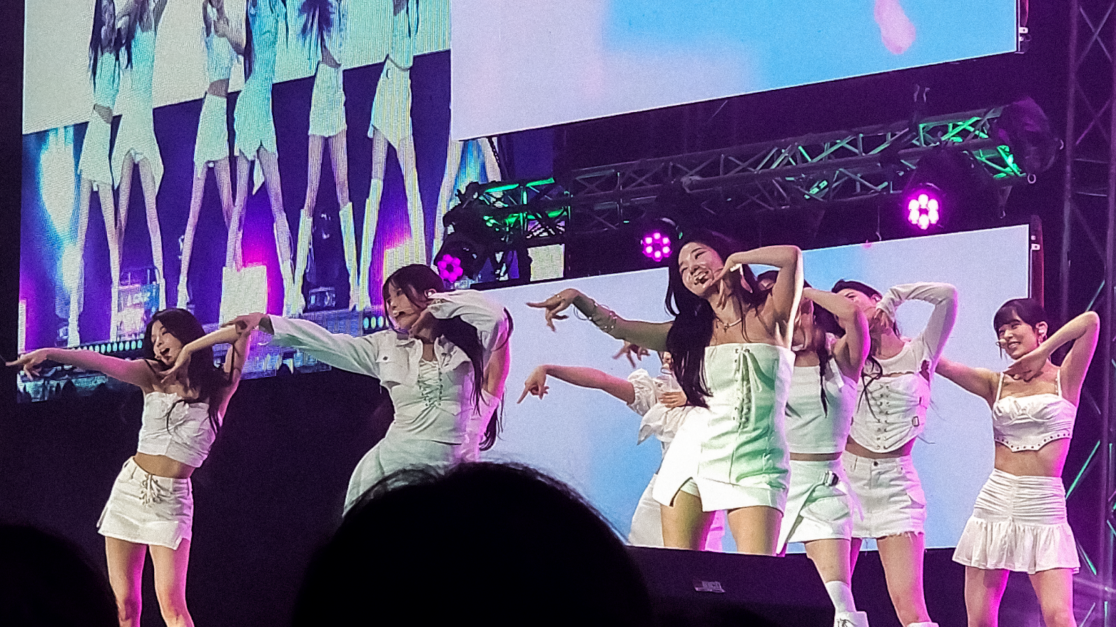 South Korean girl group, fromis_9, performs “#menow” in the Philippines for the first time