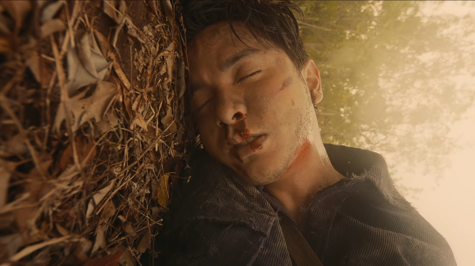 Eduardo (Alden Richards) is knocked down by an enemy blast