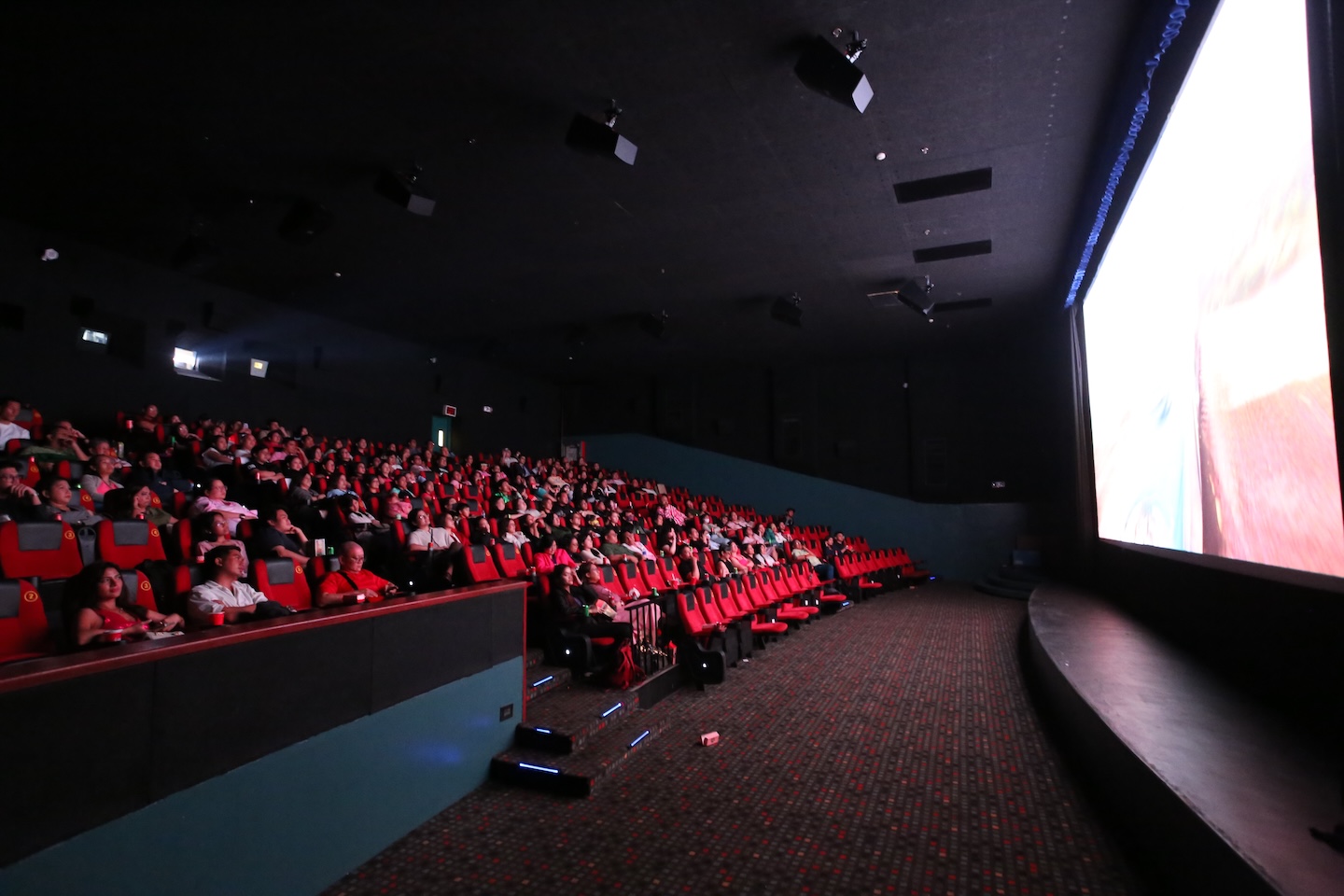 COMCO’s community comprised of media, bloggers, content creators, influencers, brand representatives, industry colleagues, Camp COMCO Alumni Society members, SEA Wave Pop Culture Magazine subscribers, and the COMCO Squadron enjoyed a special screening of “Wicked.”