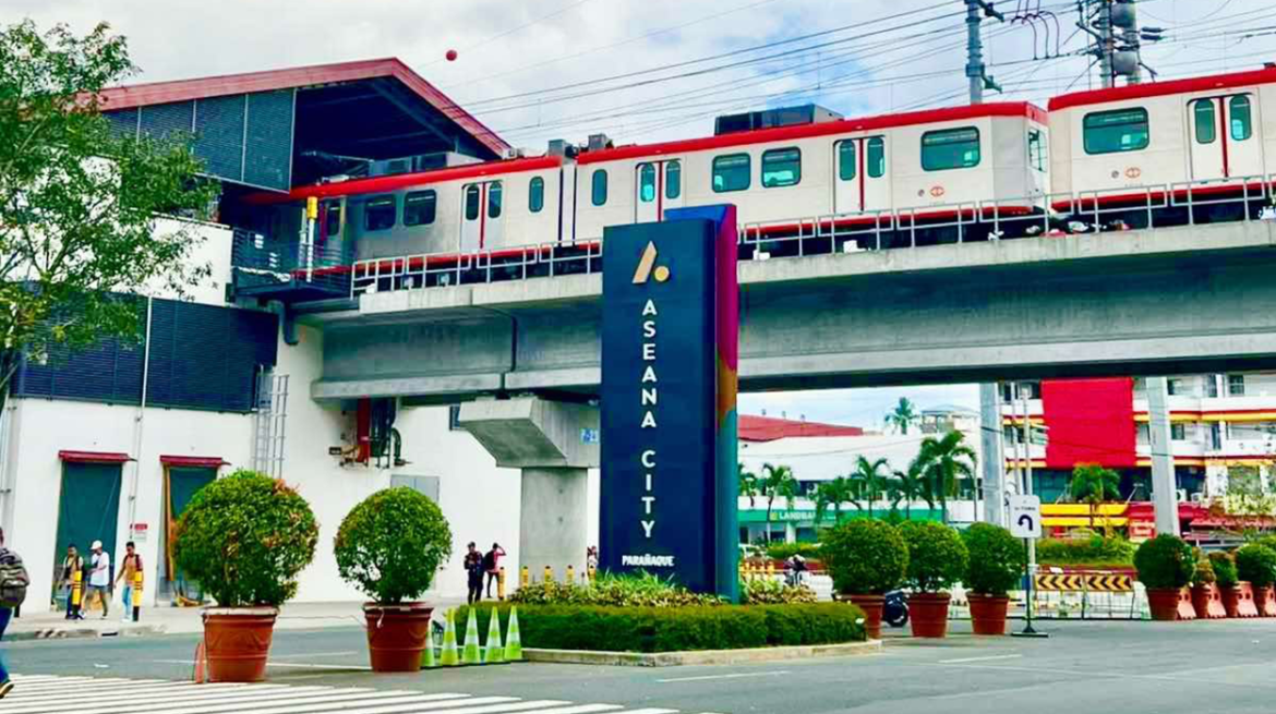 Aseana City Pylon and LRT 1