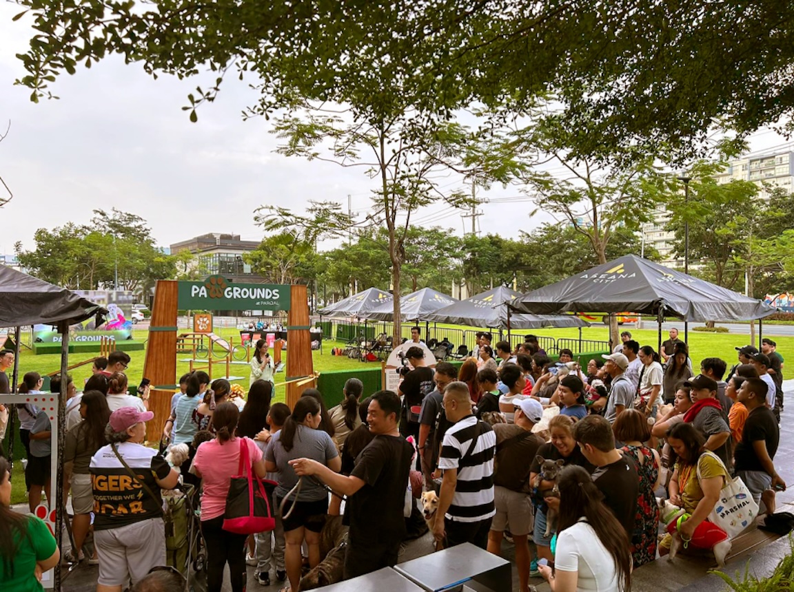 Furparents and their pets enjoy a fun-filled day of play and connection at Pawgrounds at Parqal.